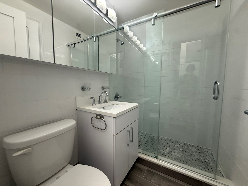 20 Beekman Place - Photo 11
