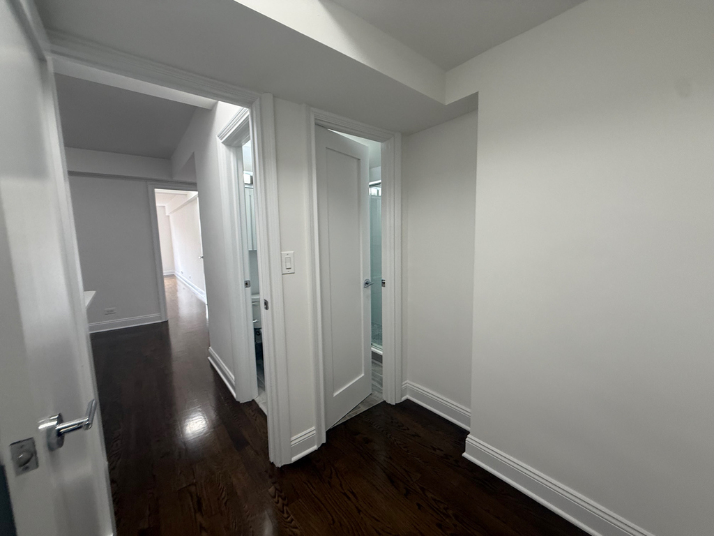 20 Beekman Place - Photo 9