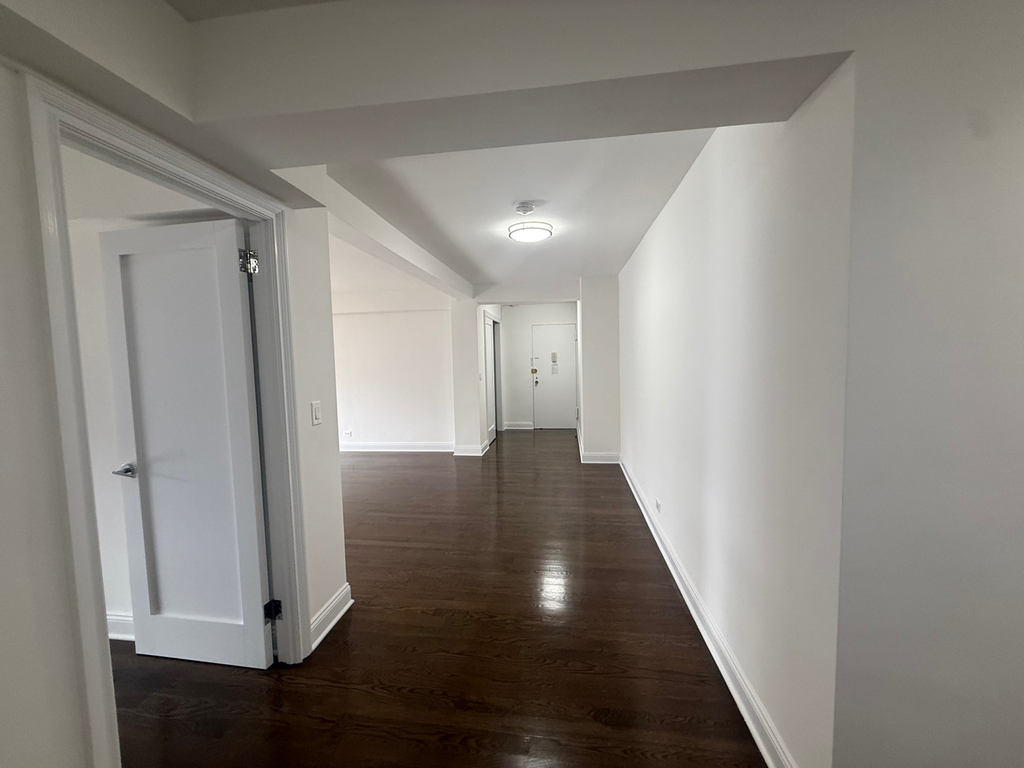 20 Beekman Place - Photo 16