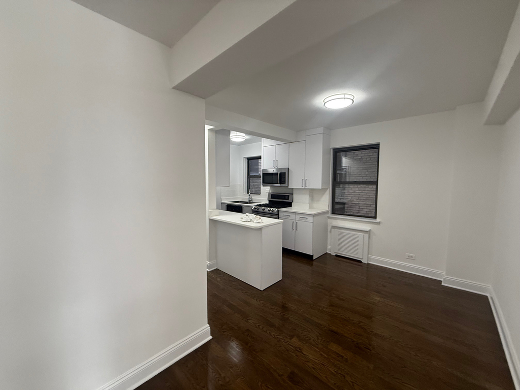 20 Beekman Place - Photo 3