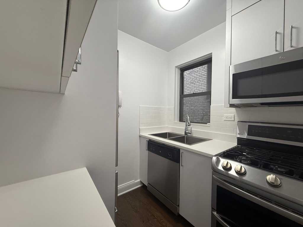 20 Beekman Place - Photo 6