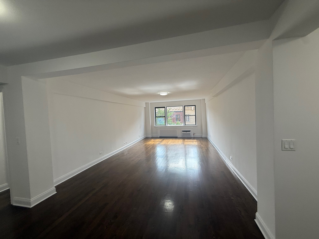 20 Beekman Place - Photo 0