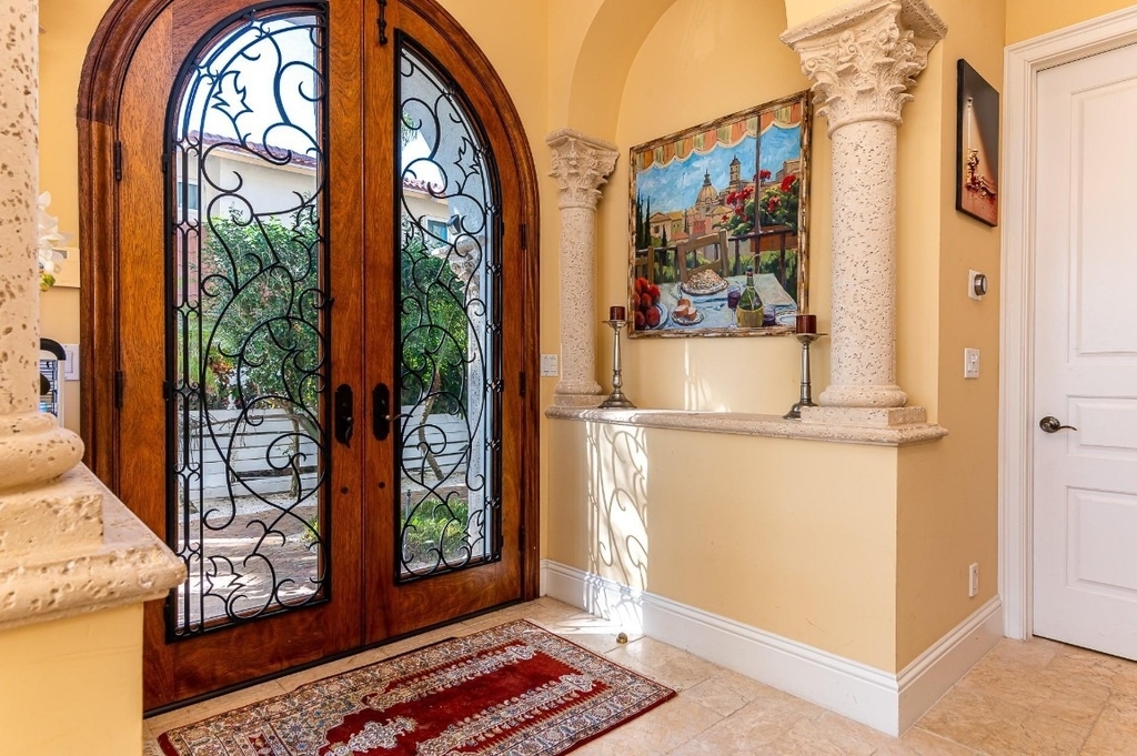 580 Admirals Way - Photo 2