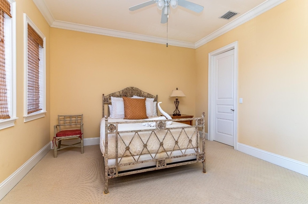 580 Admirals Way - Photo 18