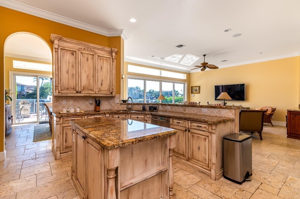 580 Admirals Way - Photo 4