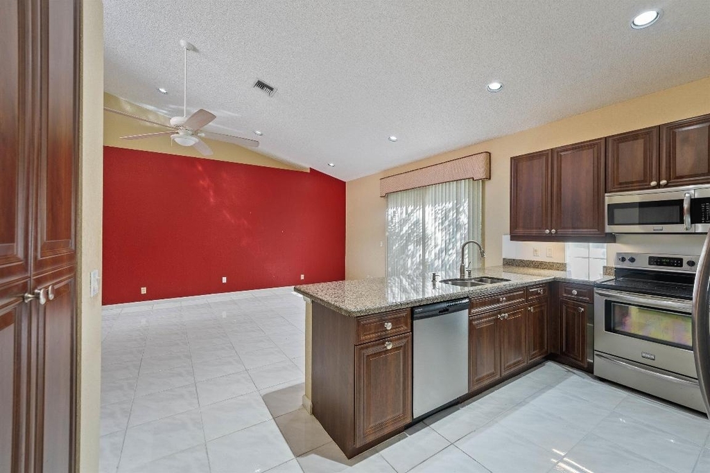 10860 Fairmont Village Drive - Photo 12