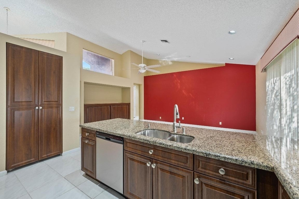 10860 Fairmont Village Drive - Photo 14