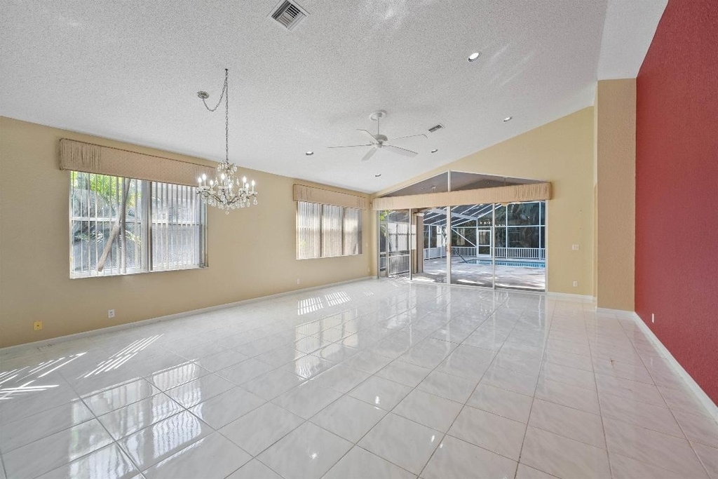10860 Fairmont Village Drive - Photo 5