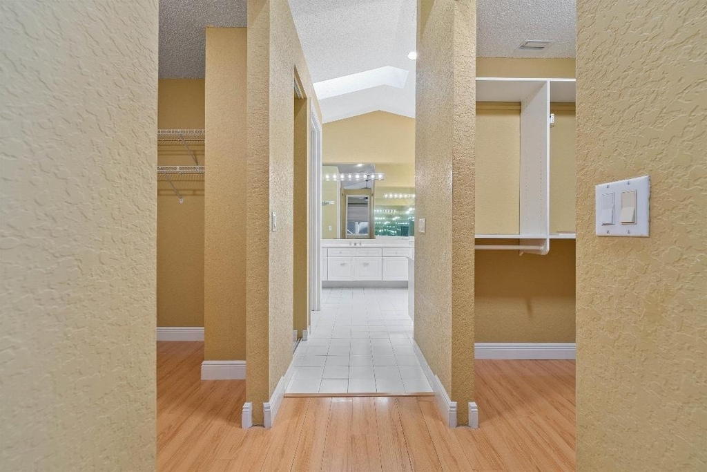 10860 Fairmont Village Drive - Photo 20