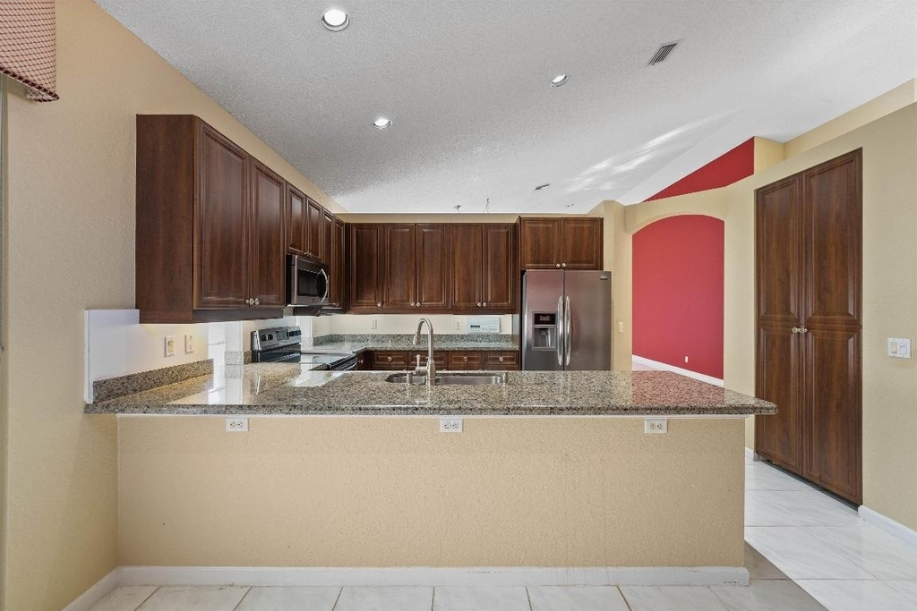 10860 Fairmont Village Drive - Photo 15