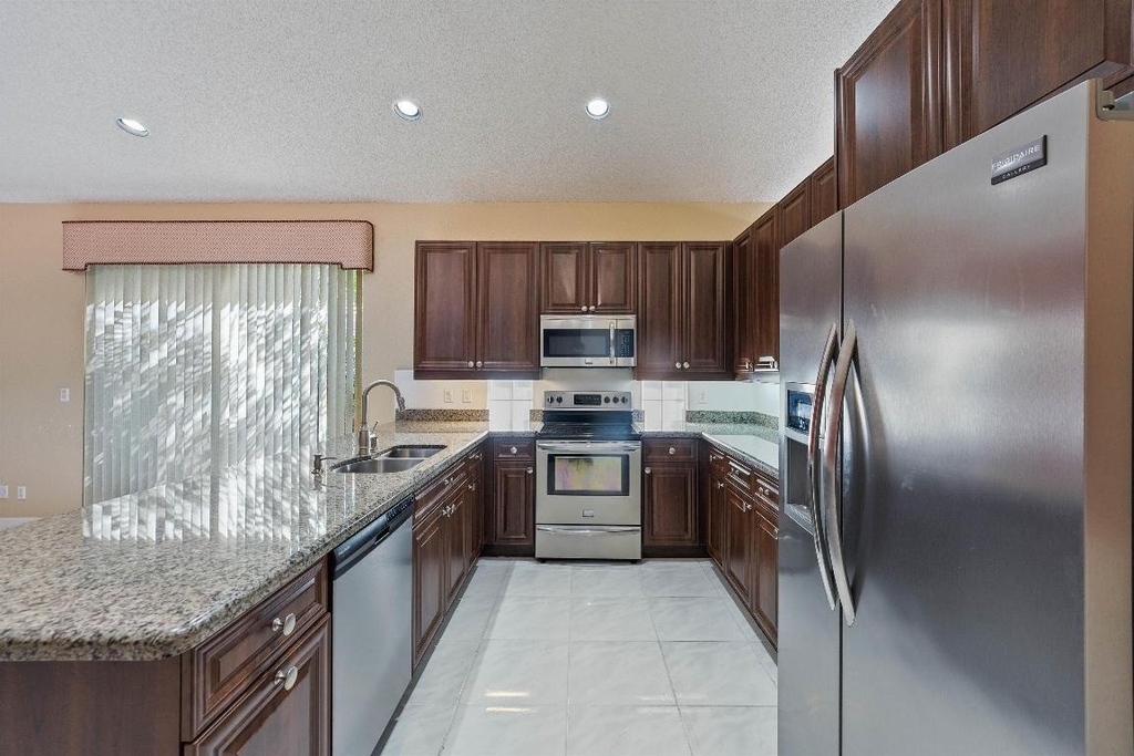 10860 Fairmont Village Drive - Photo 13