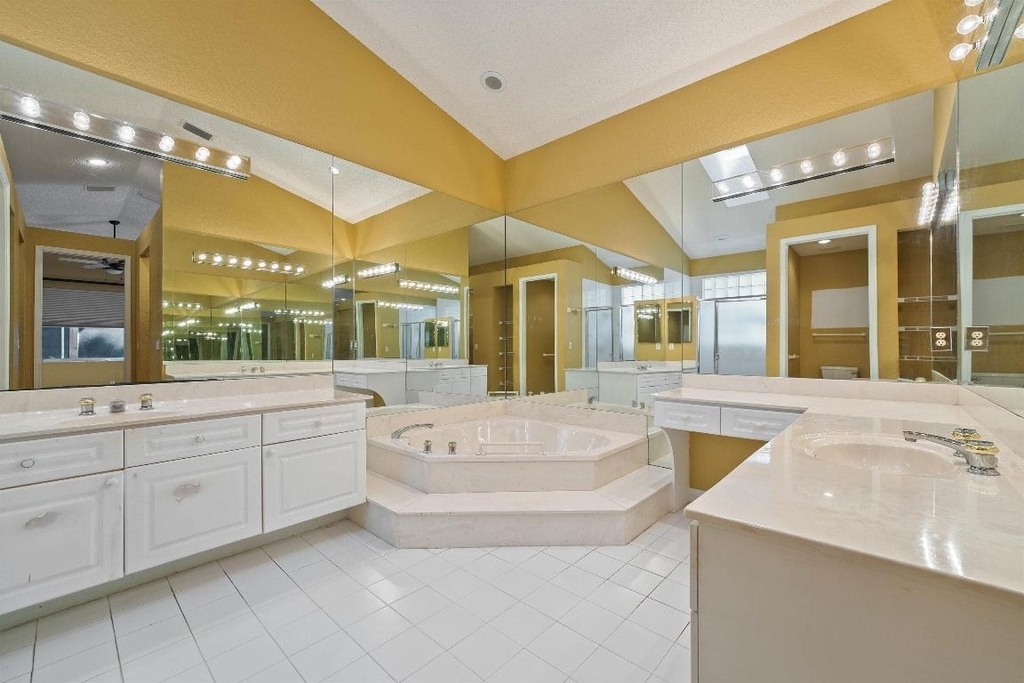 10860 Fairmont Village Drive - Photo 23