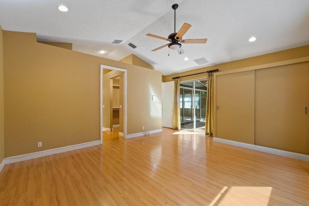10860 Fairmont Village Drive - Photo 19