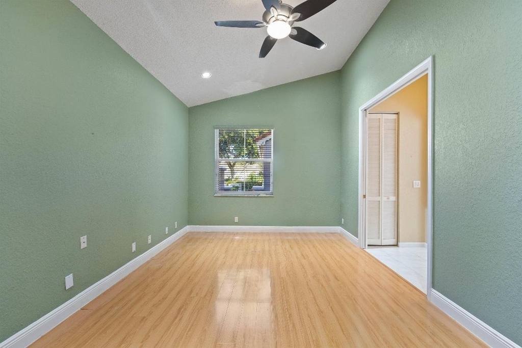 10860 Fairmont Village Drive - Photo 31