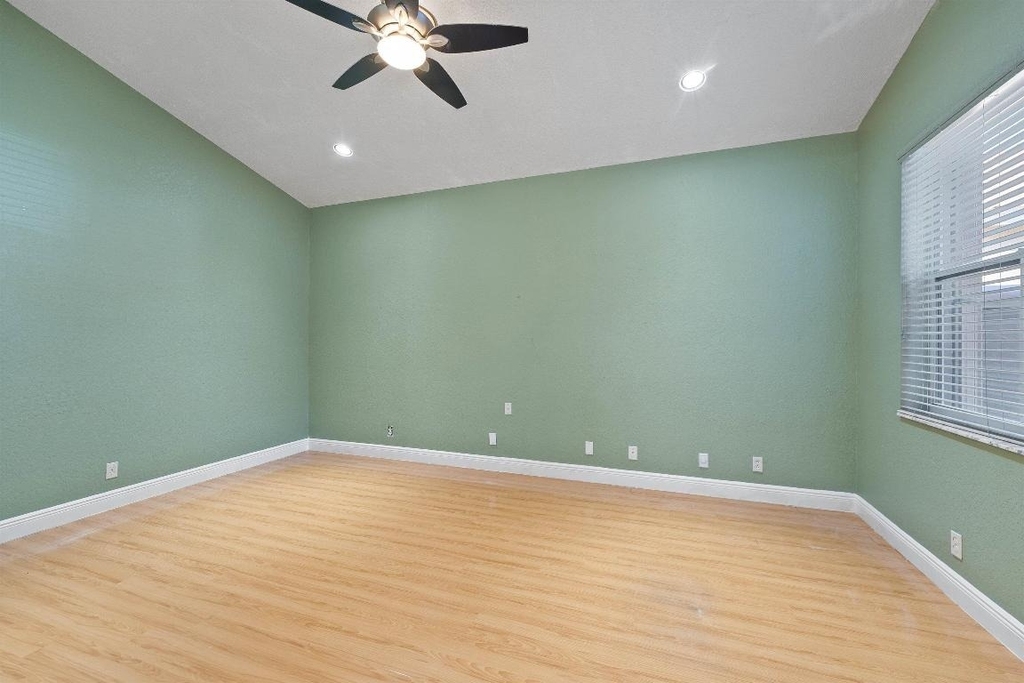 10860 Fairmont Village Drive - Photo 30