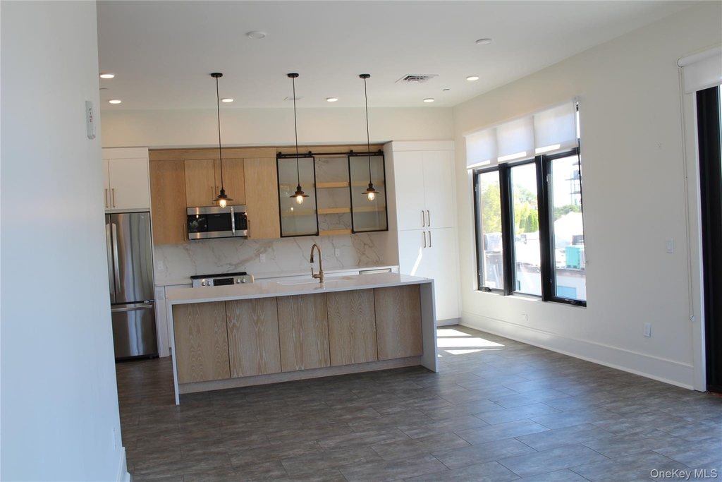 331 E Main Street - Photo 2
