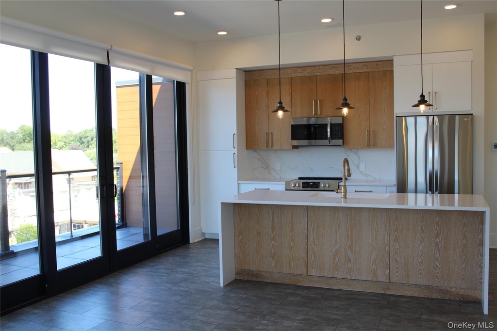 331 E Main Street - Photo 2