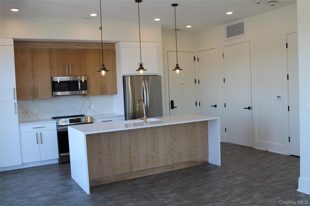 331 E Main Street - Photo 3