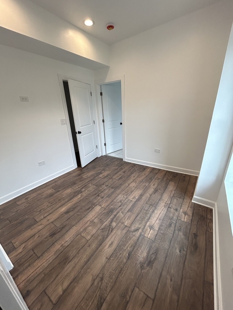 6016 S Saint Lawrence Avenue - Photo 9