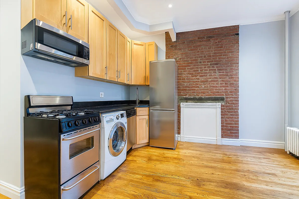 68 Clinton Street - Photo 3