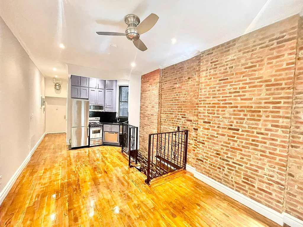 Mott Street #4 - Photo 2