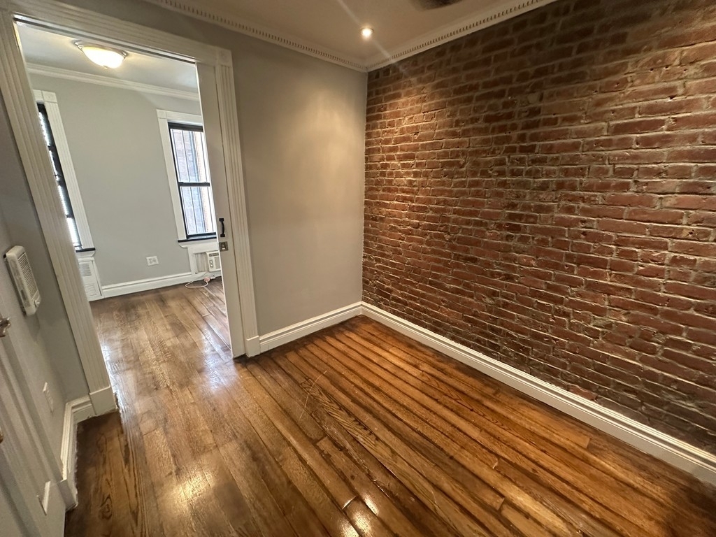 NO FEE 1BR in Hell's Kitchen - Photo 2