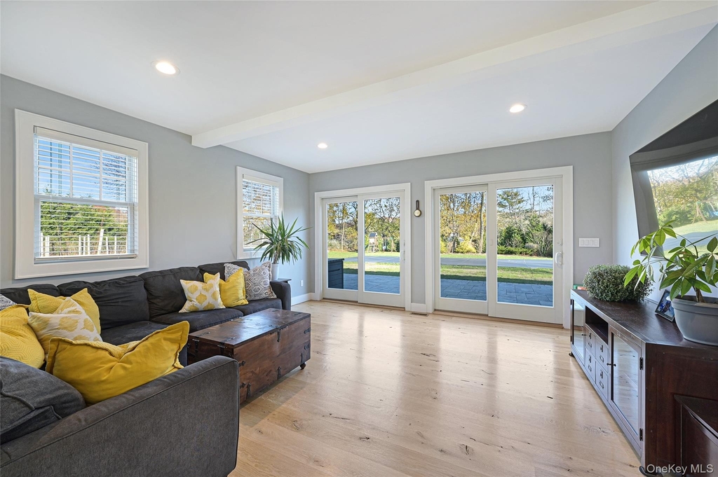 148 Montauk Highway - Photo 2