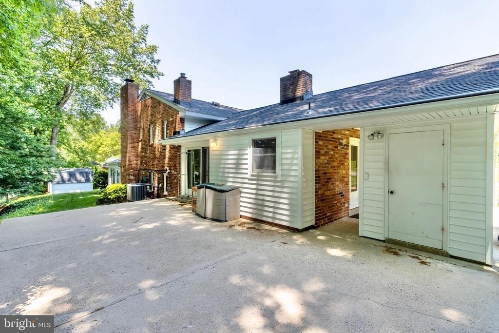7613 Hamlet Street - Photo 15