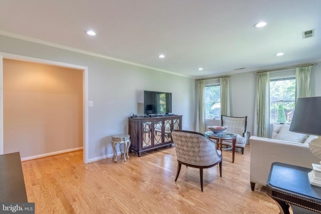 7613 Hamlet Street - Photo 4