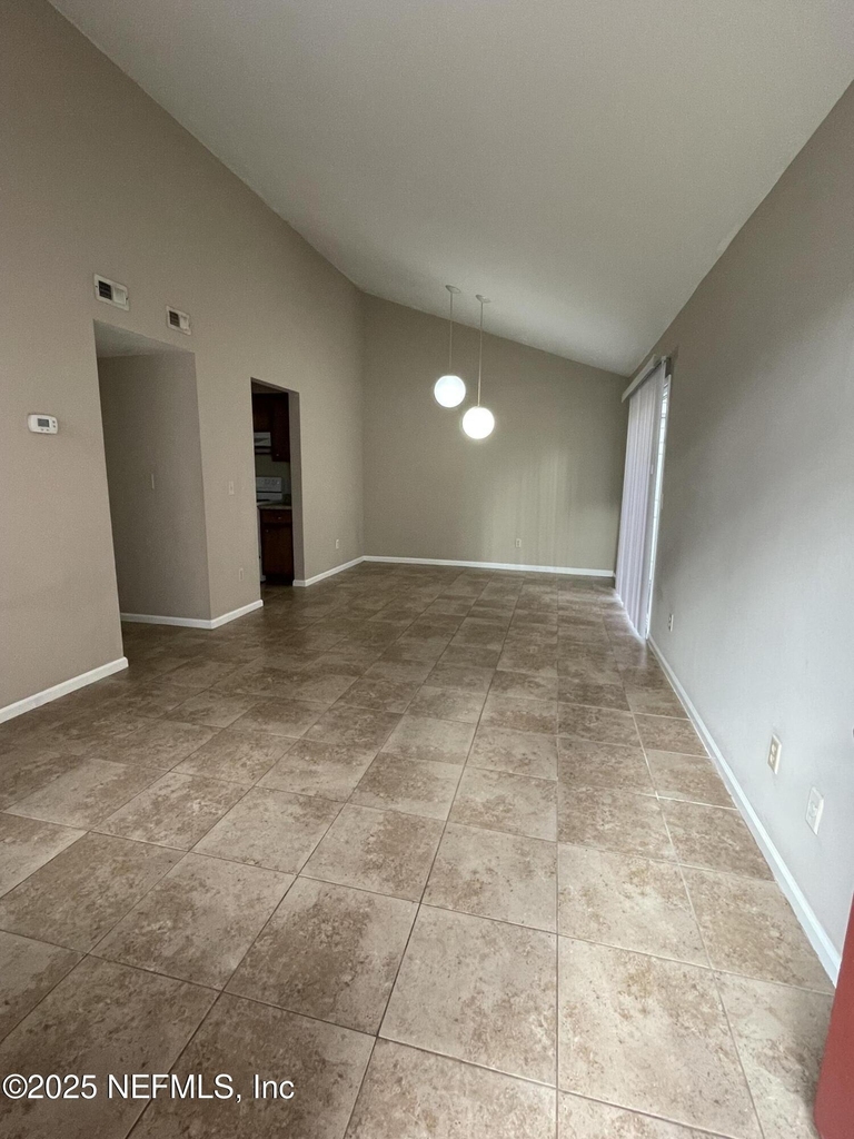 4751 San Jose Manor Drive W - Photo 4