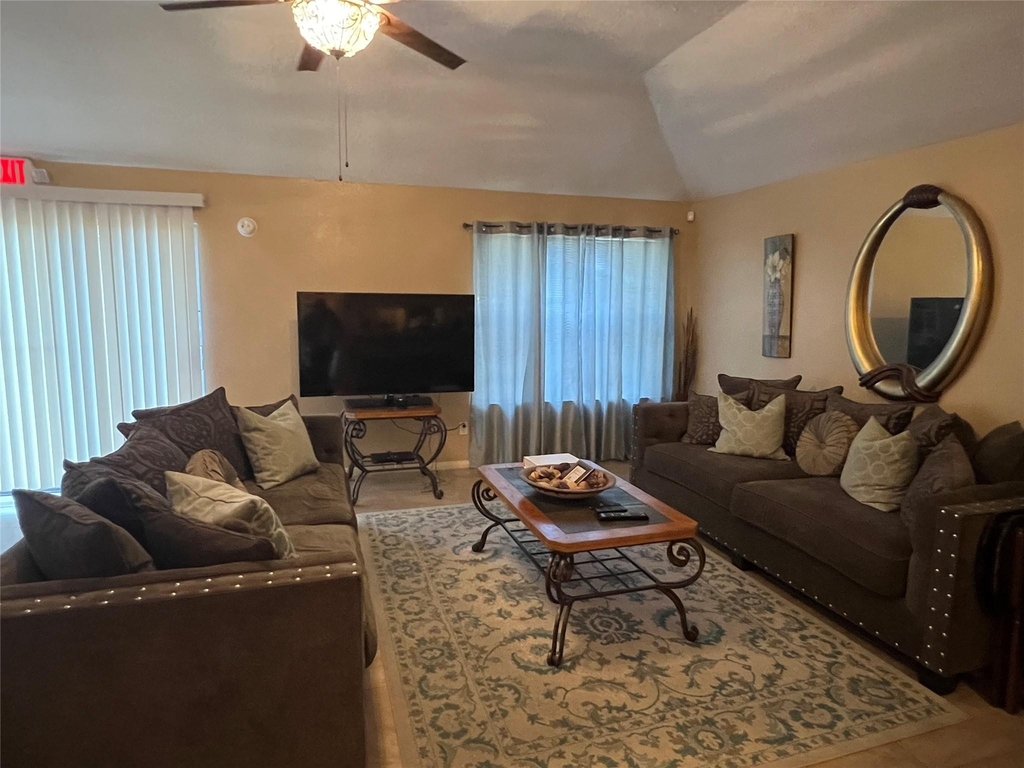 22814 Tree House Lane - Photo 5