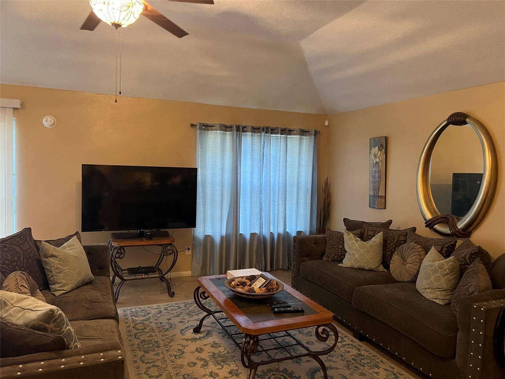 22814 Tree House Lane - Photo 4