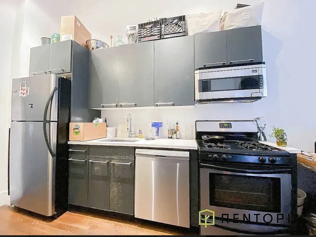 808 Driggs Avenue - Photo 1