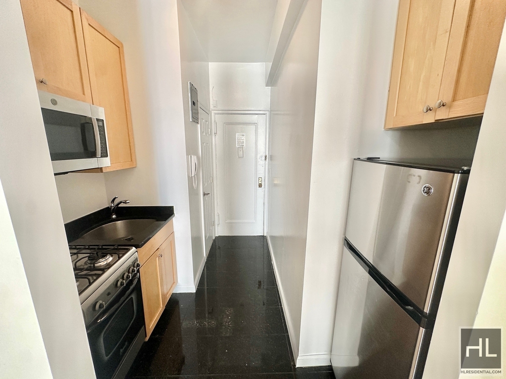 East 84th Street - Photo 2