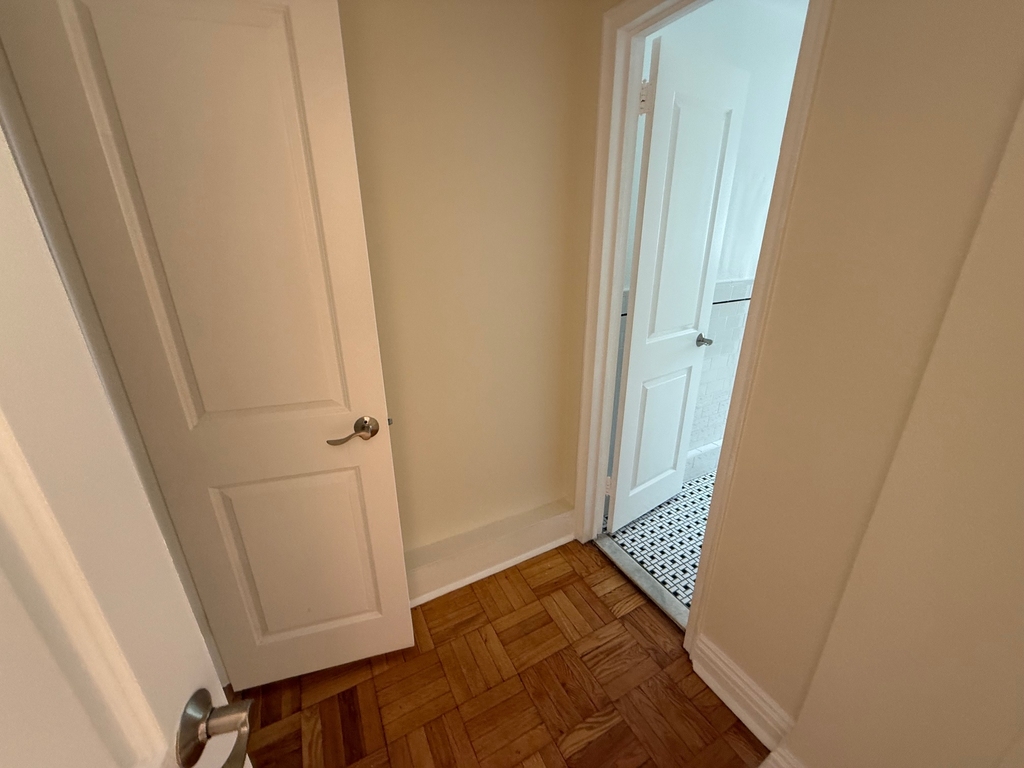 East 56th Street - Photo 6