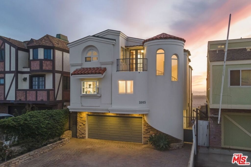 1005 Ocean Drive - Photo 1