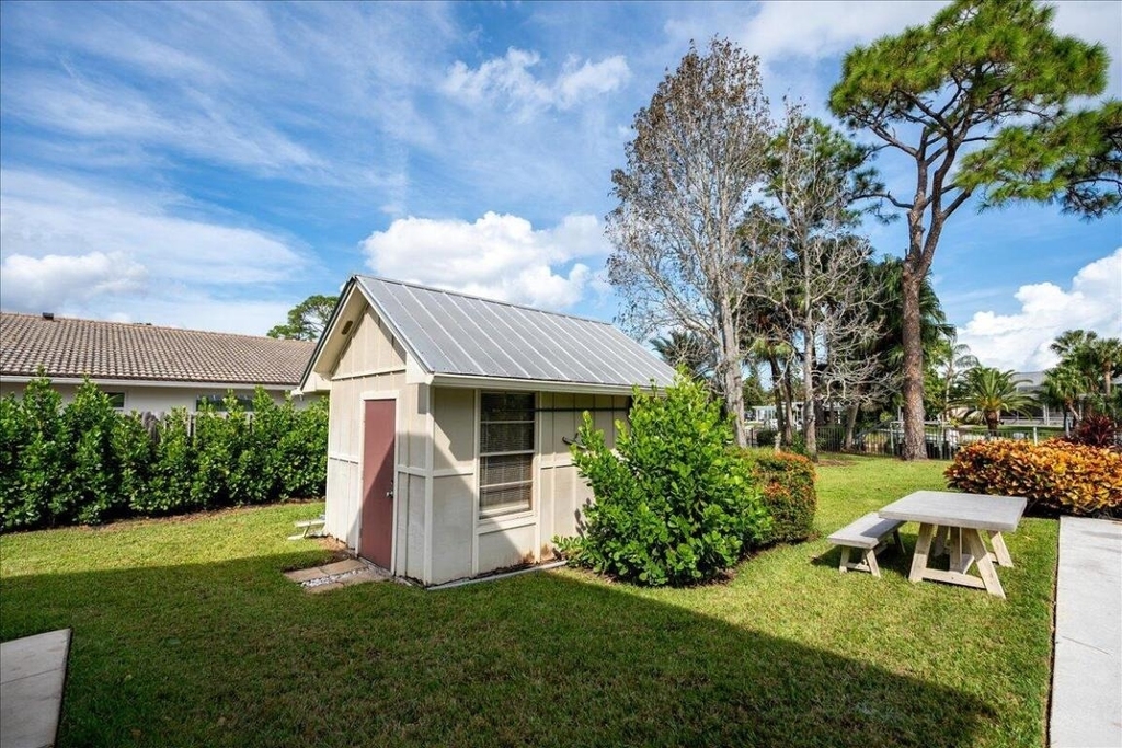 1947 Nw Palmetto Terrace - Photo 36