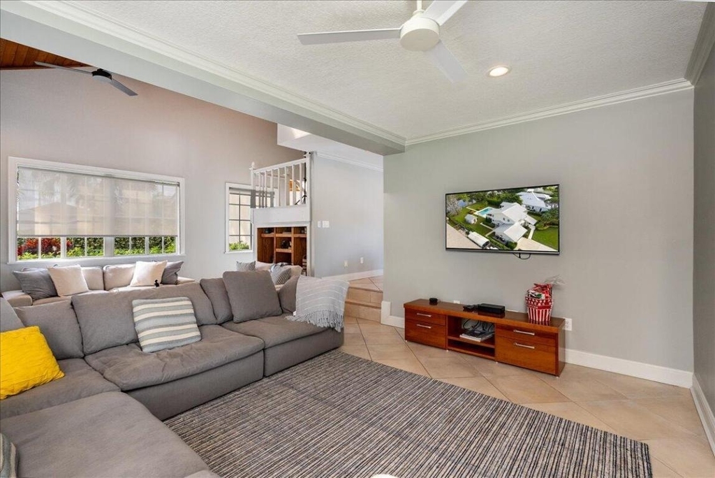1947 Nw Palmetto Terrace - Photo 4