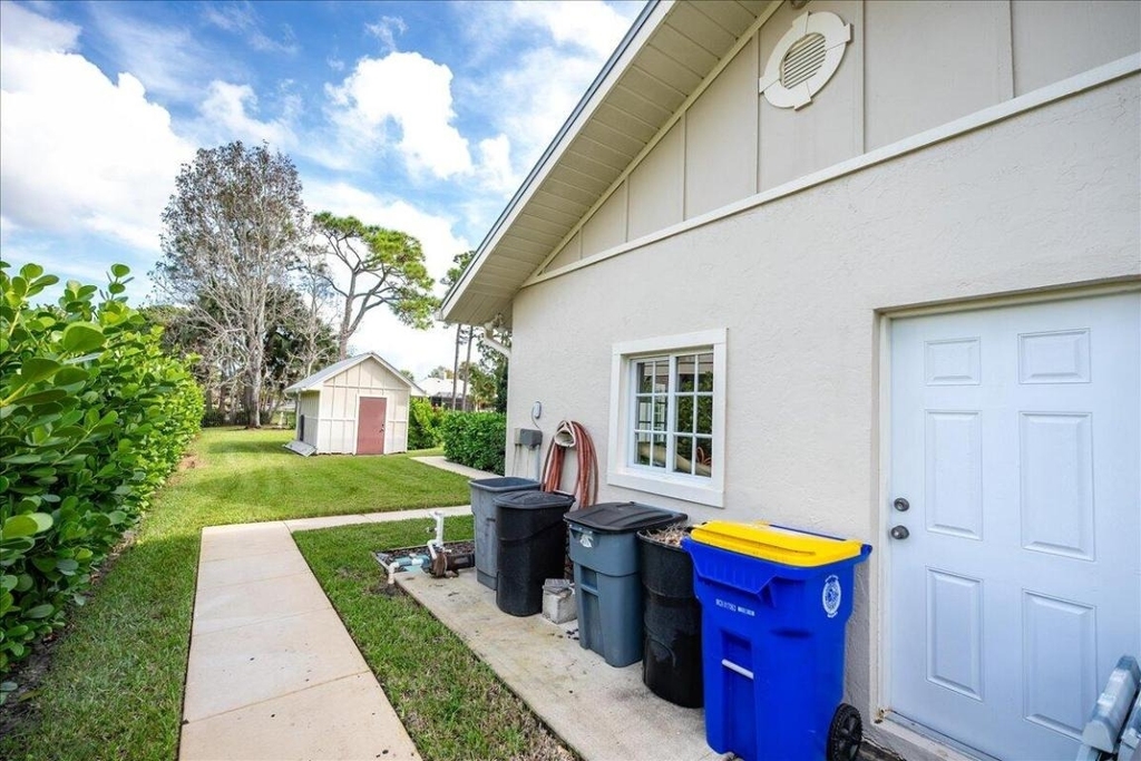 1947 Nw Palmetto Terrace - Photo 23
