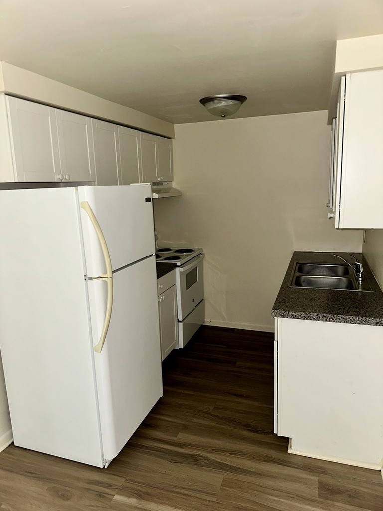 1735 E Duane Boulevard - Photo 2
