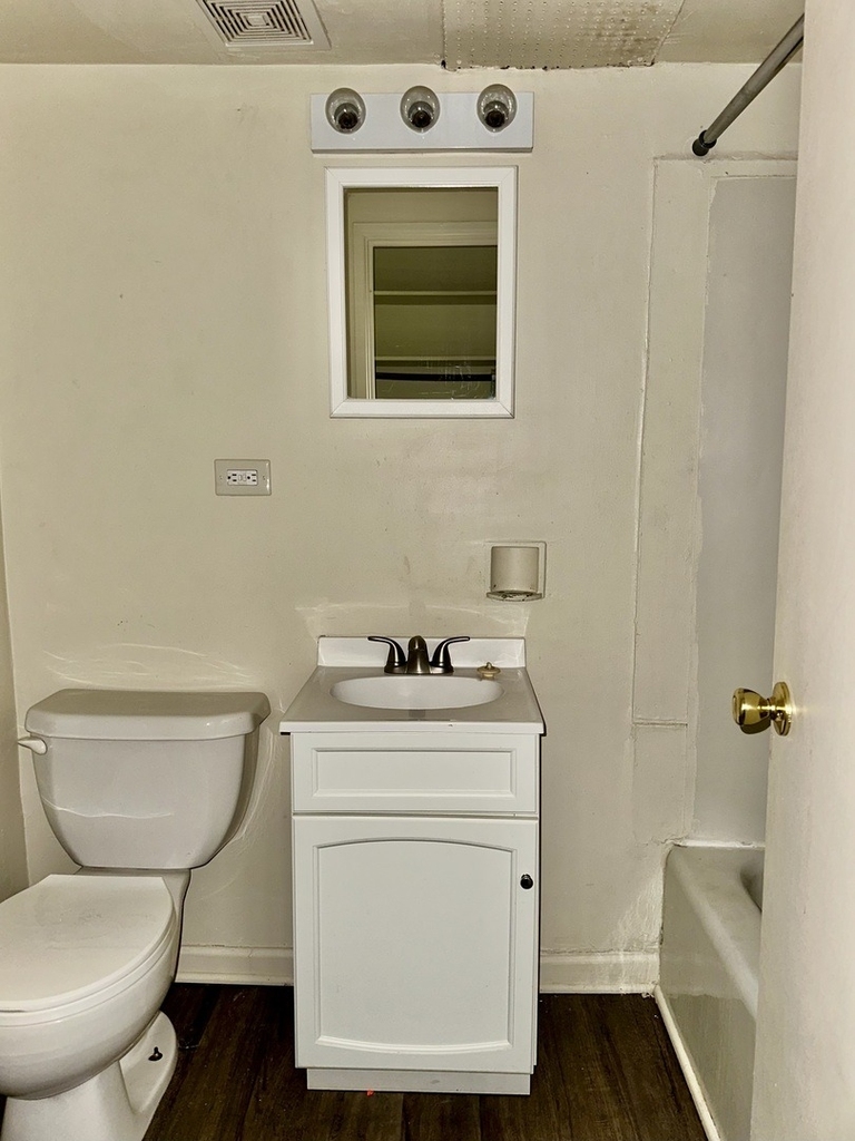 250 N Entrance Avenue - Photo 3
