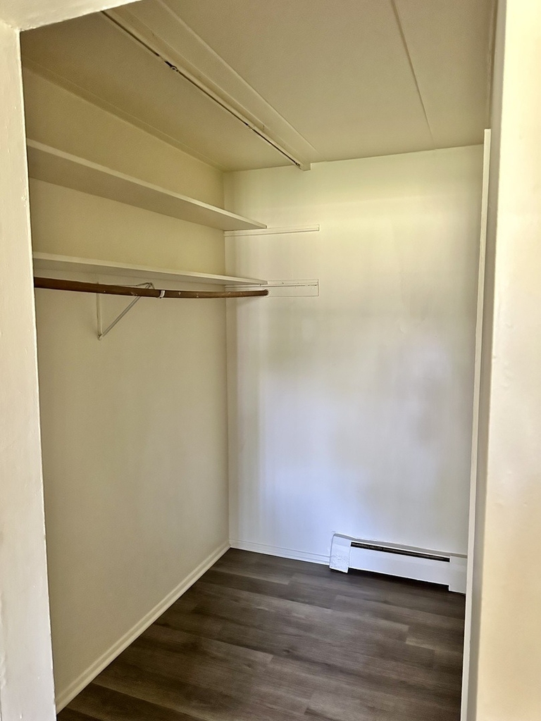 250 N Entrance Avenue - Photo 5
