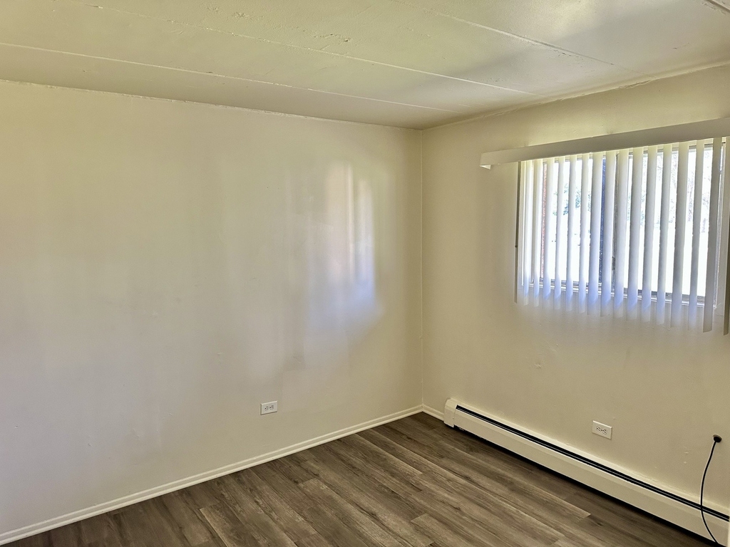 250 N Entrance Avenue - Photo 4