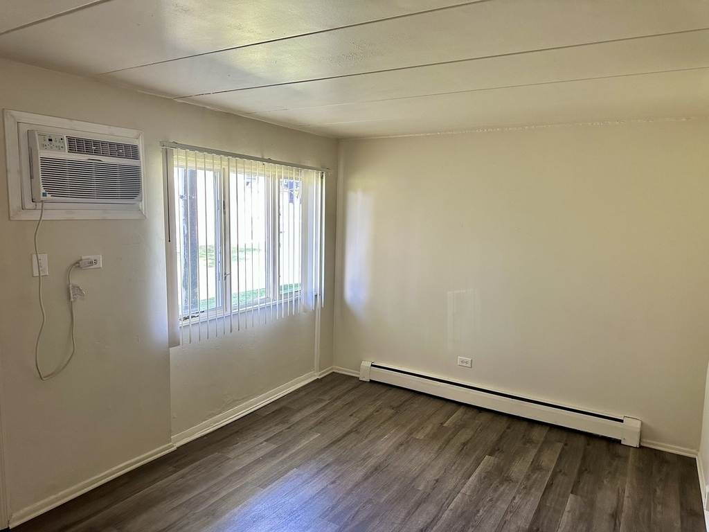 250 N Entrance Avenue - Photo 1
