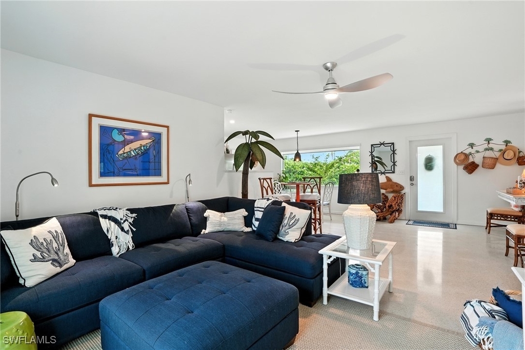 578 14th Street N - Photo 2