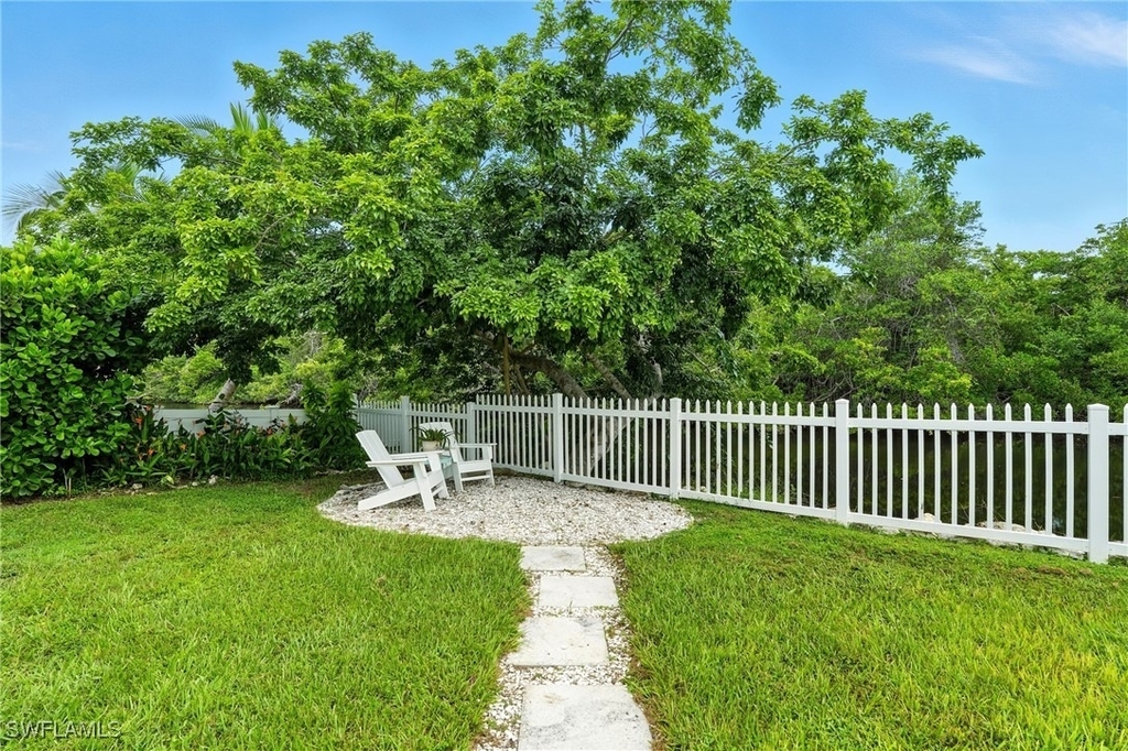 578 14th Street N - Photo 21
