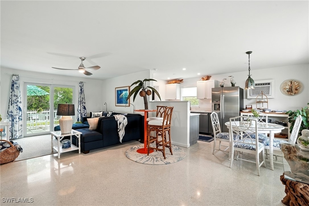 578 14th Street N - Photo 1