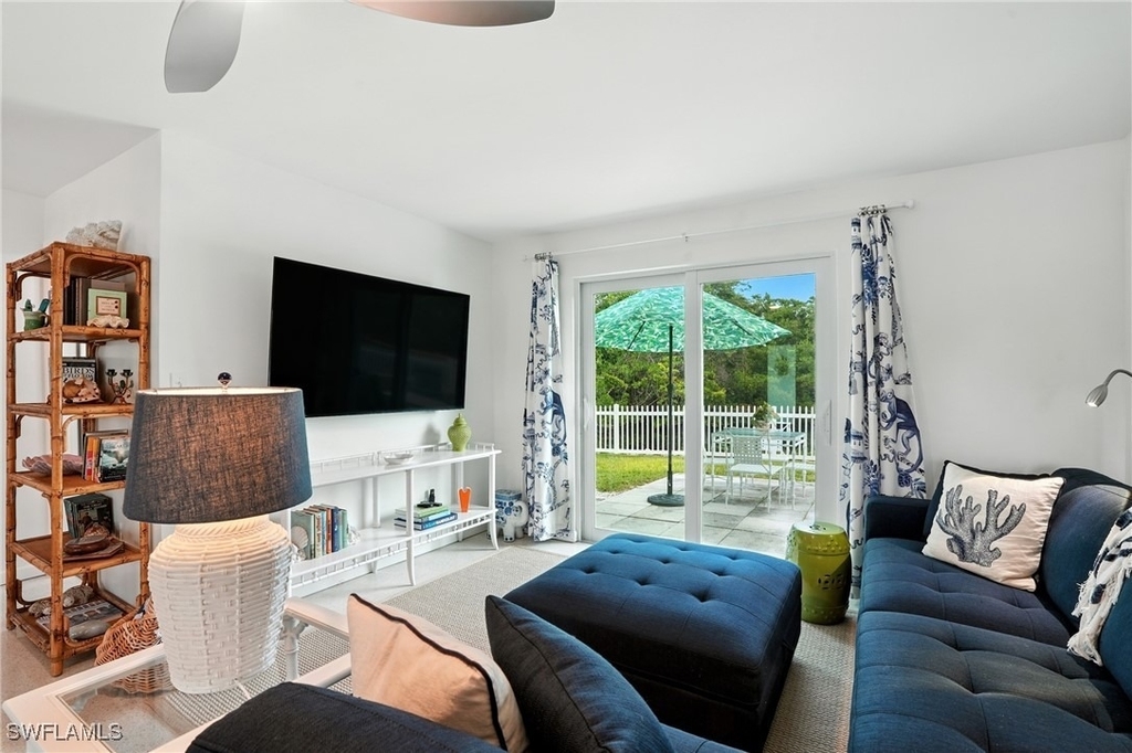 578 14th Street N - Photo 5