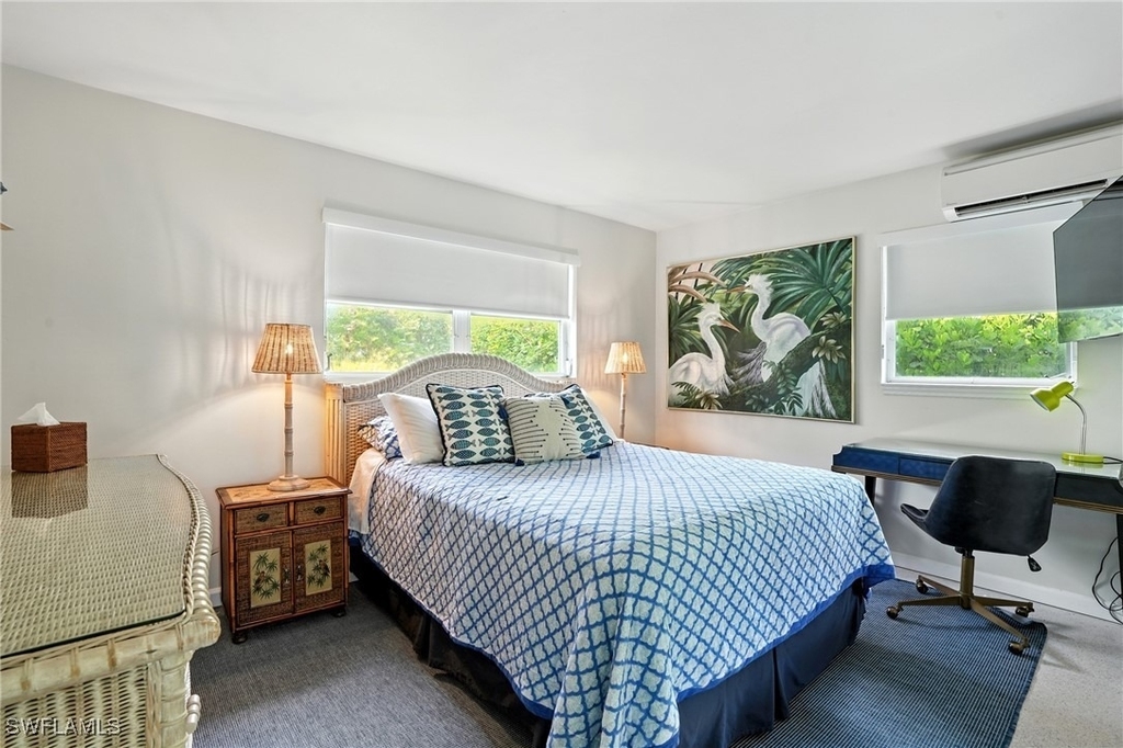 578 14th Street N - Photo 14