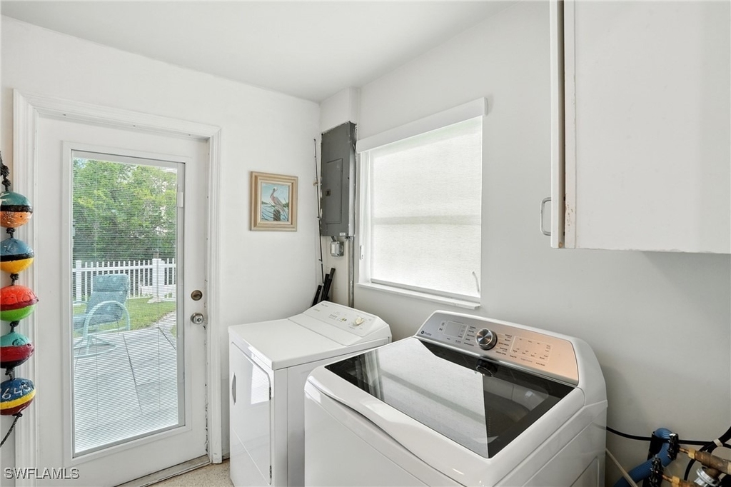 578 14th Street N - Photo 20
